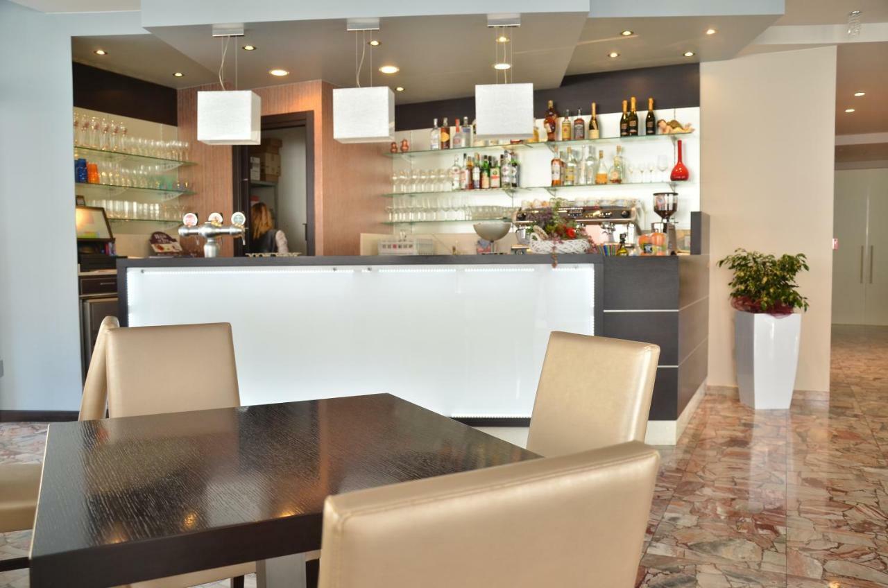 Hotel Amburgo Μπιμπιόνε Εξωτερικό φωτογραφία